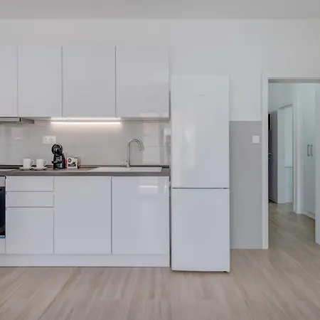 3 Bedroom Lovely In Apartamento