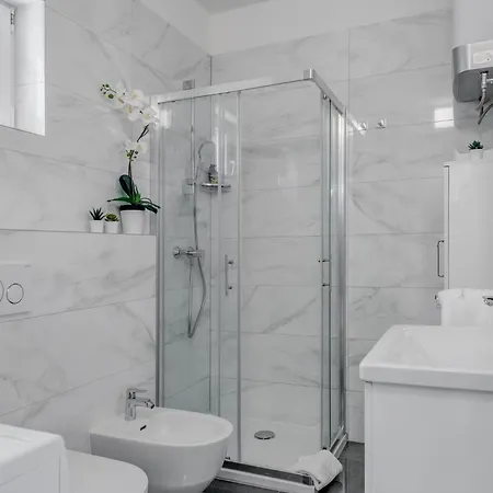 3 Bedroom Lovely In Apartamento Trogir